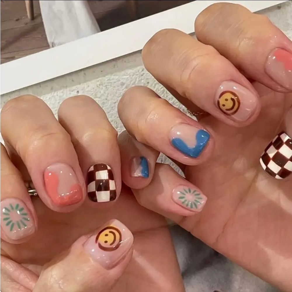 Press On Nails / Nail Art / Trending! (Nail Glue Included!)